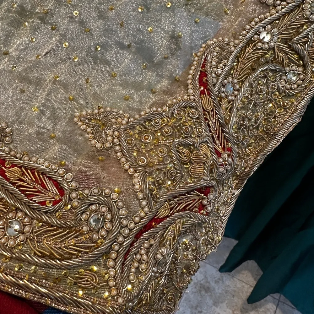 Beautiful emerald green custom made Indian bridal gown - Picture 10 of 13